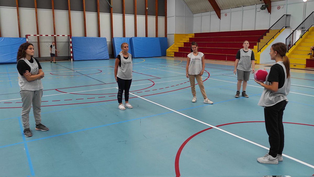 Après 2 mois d'attente, c'est la reprise de l'AS au <a href="/clgBouligny/">Collège de Bouligny</a> 🔥!! 29 élèves se sont retrouvés pour pratiquer du handball, du football et du basketball 💪 Un beau moment de partage entre habitués et nouveaux licenciés ! 🤝😄 <a href="/unssncymtz/">UNSS_Nancy-Metz</a> <a href="/unss_54/">UNSS 54</a>