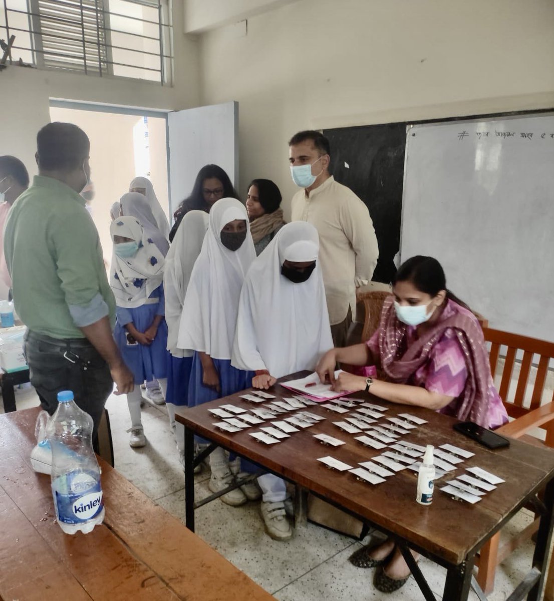 Field visit by Prof @Kamsid66- PI of CLASS III at a school in Dhaka! He interacted with school children and teachers and discussed about the importance of creating awareness surrounding #SHS.
<a href="/CLASSIII1/">CLASSIII</a> <a href="/MariamAKhokhar1/">Mariam A. Khokhar</a>