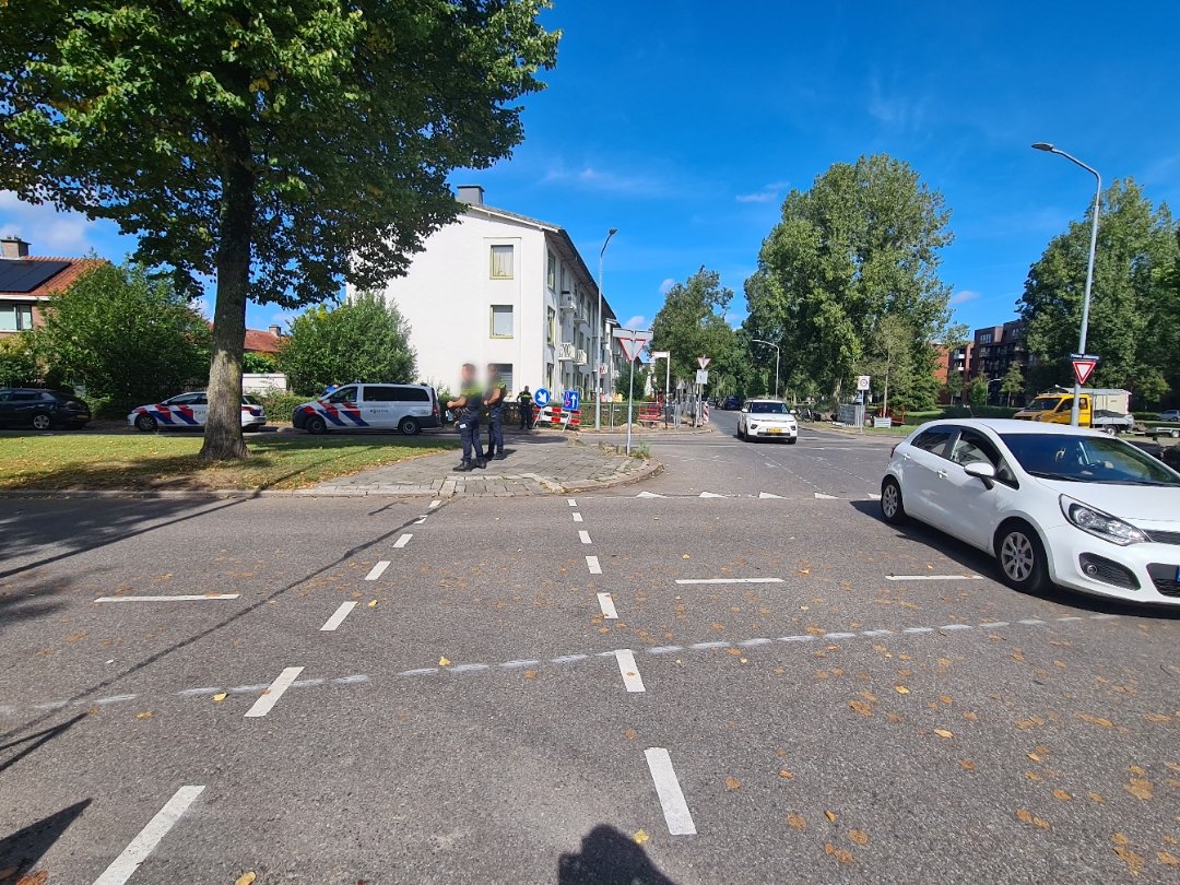 Verkeerscontrole gehouden, o.a. op #snelheid, op de Pr.Julianaweg, Krispijnseweg en Viottakade in #Krispijn. Ondanks 1 bekeuring voor het rijden zonder rijbewijs op een snorfiets goed om te zien dan alle andere bestuurders zich goed aan de verkeersregels hielden! #Dordrecht