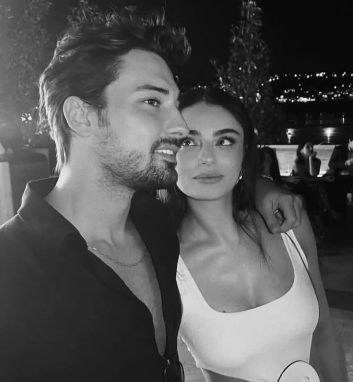 Tanto tiempo busqué .Pero Al fin te encontre tan perfecto como te imagine.💙💚💙💚
#AyçAlp #SoloAmor