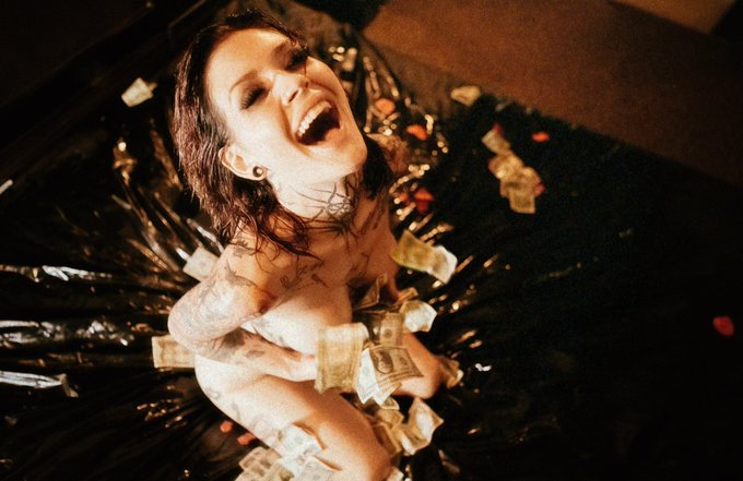 i&rsquo;ve got a fun new oil video coming out :)   https://t.co/hZekCCQcNh https://t.co/pPfQsysbQP