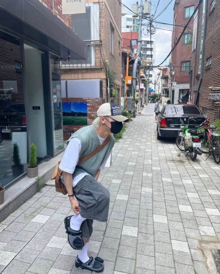 hyuninvlogs's tweet photo. I saw something..🫰🏻 https://t.co/HeFPlxHX9T
