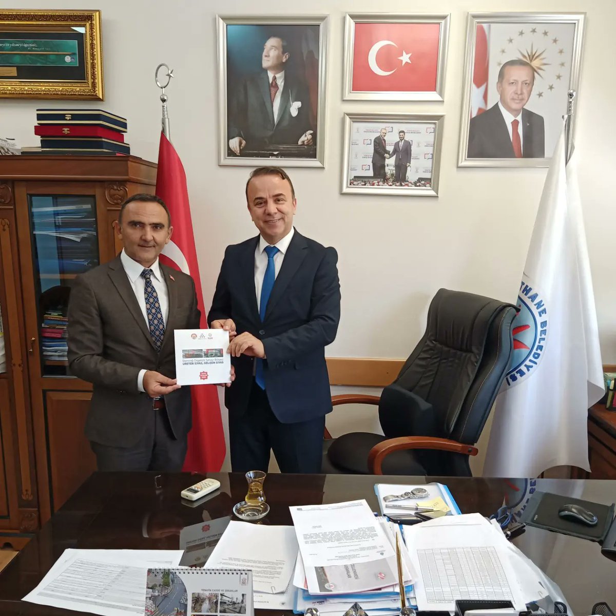 mkemalbaykal's tweet photo. Kağıthane Belediye başkan yardımcılarımız Sn @LeventDirice sn @agaogluyunus sn @MusA_Alibasoglu sn @nedretapaydin beyleri  Ziyaret edip Yenikapı'da Düzenlenecek olan 13. Sivas tanıtım günleri 'ne davet ettim. #SivasTanıtımGünleri #Kasider #SivasGünleri2022 https://t.co/QzMmjKqNOv