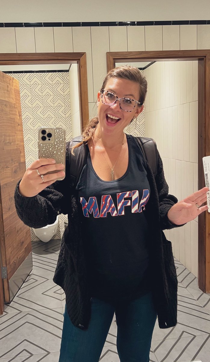 BuffaloBossBabe's tweet image. I could use a mimosa right about now. #LABound 🔥 #BurnItAll