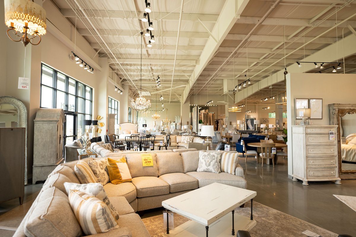 The Comeaux family was built around their family furniture business, American Factory Direct Furniture. When the time came to expand, they turned to #ButlerBuilder Kent Design Build, who recommended a Butler steel building. loom.ly/IH5YjBg