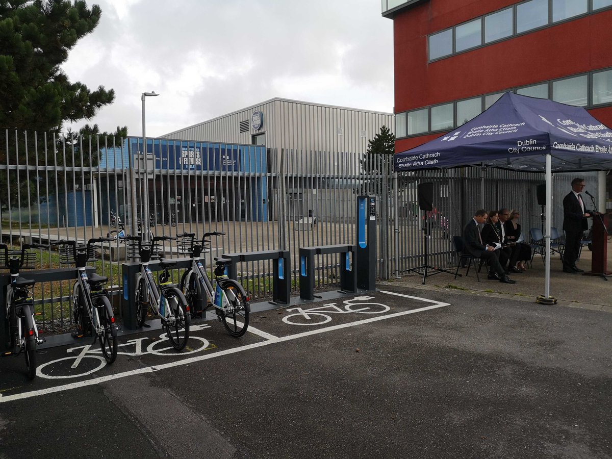 The first ever Community Mobility Charging Hub was launched yesterday by @DubCityCouncil in #Finglas.

The new mobility hub a will provide the community with EV charging, a car share club EV charging space and a dedicated ebike commuter hub. 

#ClimateActionIRL