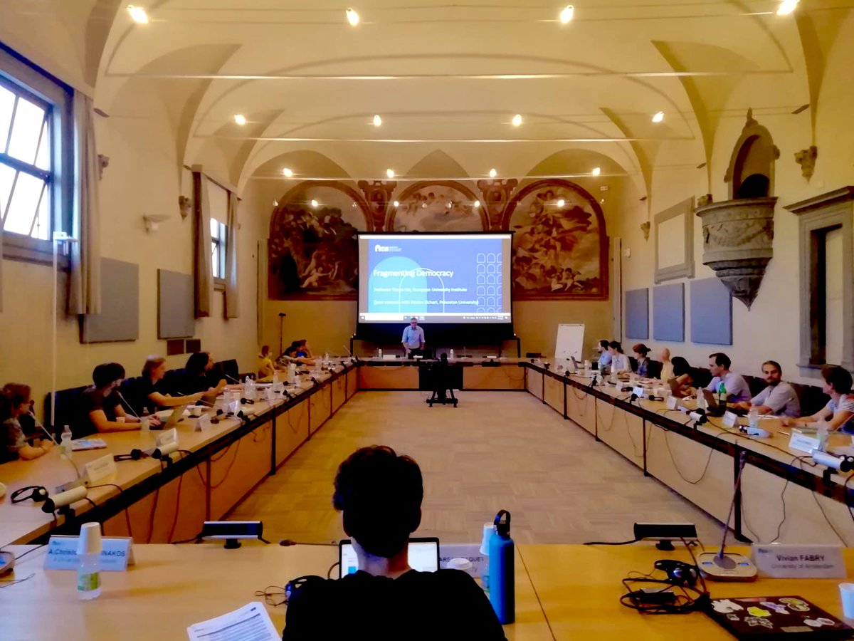 eui_sps's tweet photo. 🖇 Day 3 of the SPS Summer Academy

Today, our participants attended a Lecture on ‘Fragmenting Democracy’ by #SPSProfessor @simonjhix (joint research with Florian Sichart, Princeton).

See you all tomorrow for the start of the workshop sessions! 💪🏻 https://t.co/1n0WivGdCo