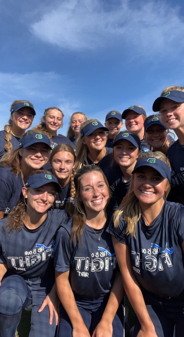 AlexRusso2023's tweet photo. Last night for our Cancer Night we took a moment to acknowledge colon cancer. Thank you to everyone who was there in support and been a big help to my family! Have never felt more love and support from our creekview family and community! 
#noonefightsalone #coloncancer https://t.co/SsfdaU0iFn