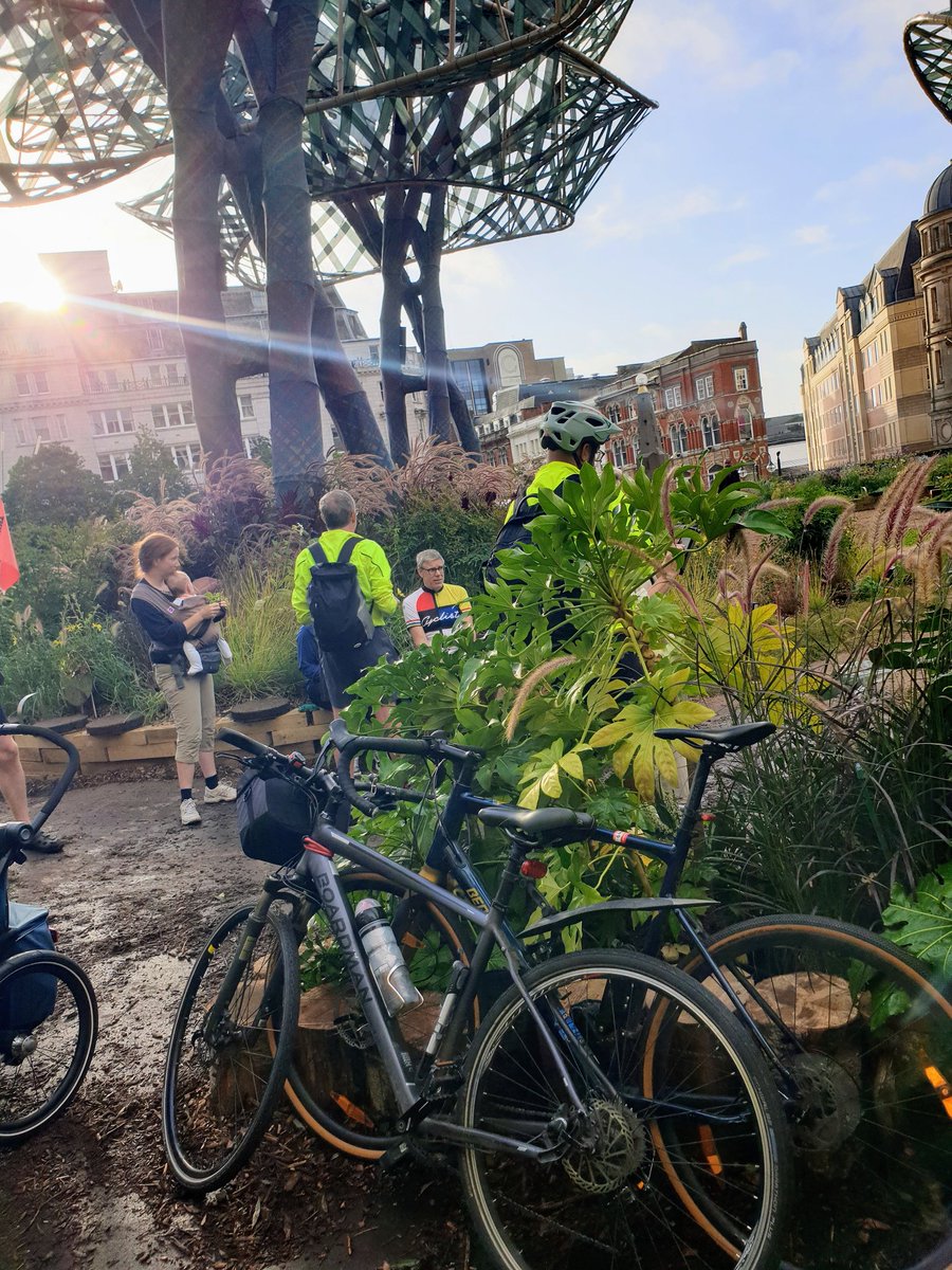 ecobirmingham's tweet photo. Bike #BreakfastClub'ers enjoying the @Poli_Nations city garden this morning! 🚲🌱☕💚

Get pedalling this September and join us next week @BTPcafes for a great start to the day 🚲🙂

👉https://t.co/0aDoQ2blV6…

#Cycling #BrumByBike #ActiveTravel #LoveToRide #WalkCyclePlay https://t.co/fgml4BkM7I
