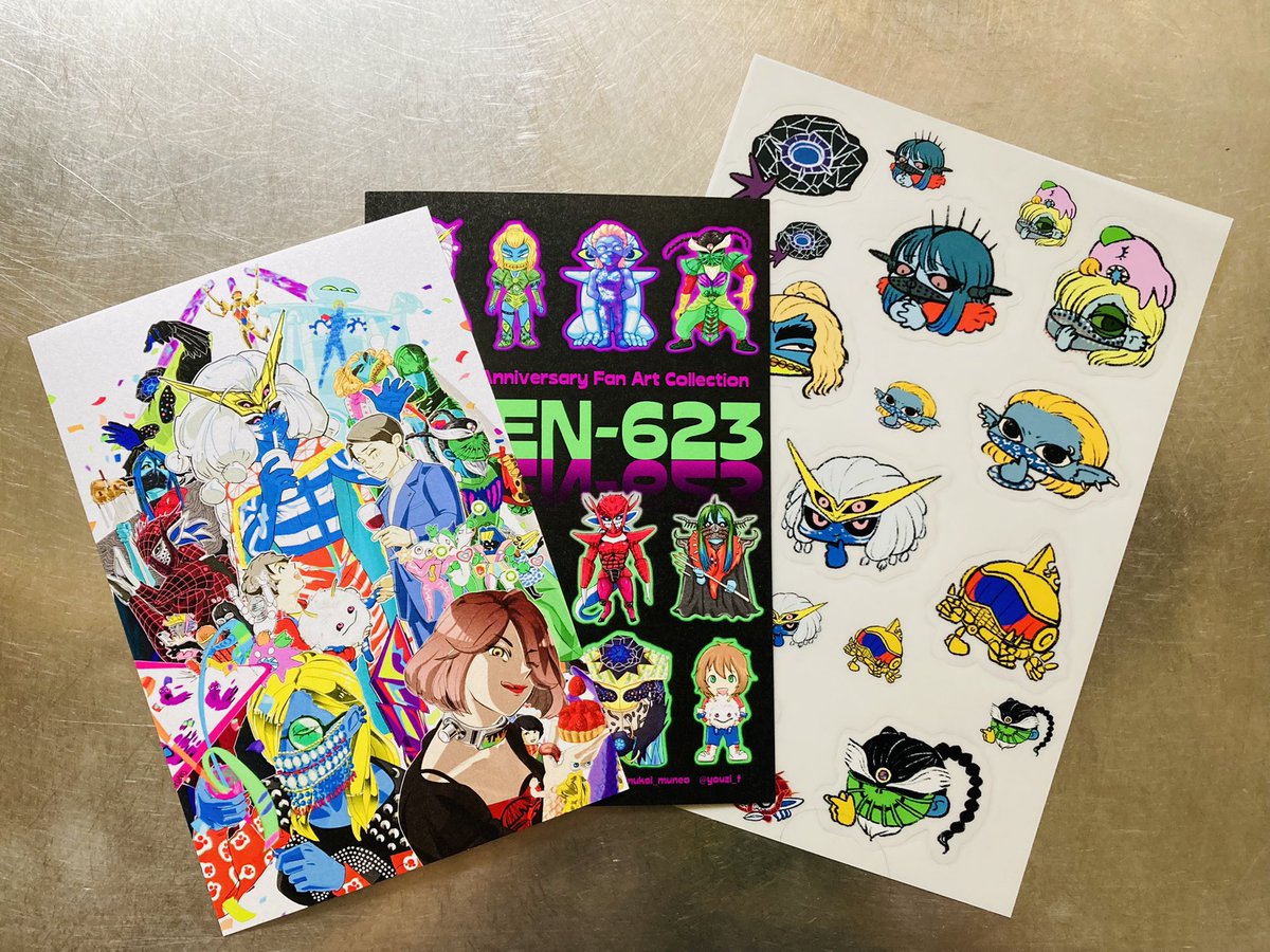 datbingsu's tweet image. Domestic US sales for the ALIEN-623 anthology 👾 and other new fanmerch are now LIVE! 🥳

Two double-sided postcards and a clear sticker sheet are included as promotional bonuses with the book. ✨

Come support this transnational project! Shop link below; RTs much appreciated. 🙏🏻