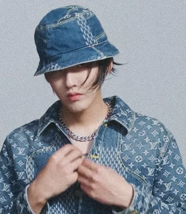 HisMeigeni's tweet image. those who haven't kissed the photos haven't fallen in love ; #KrisWu