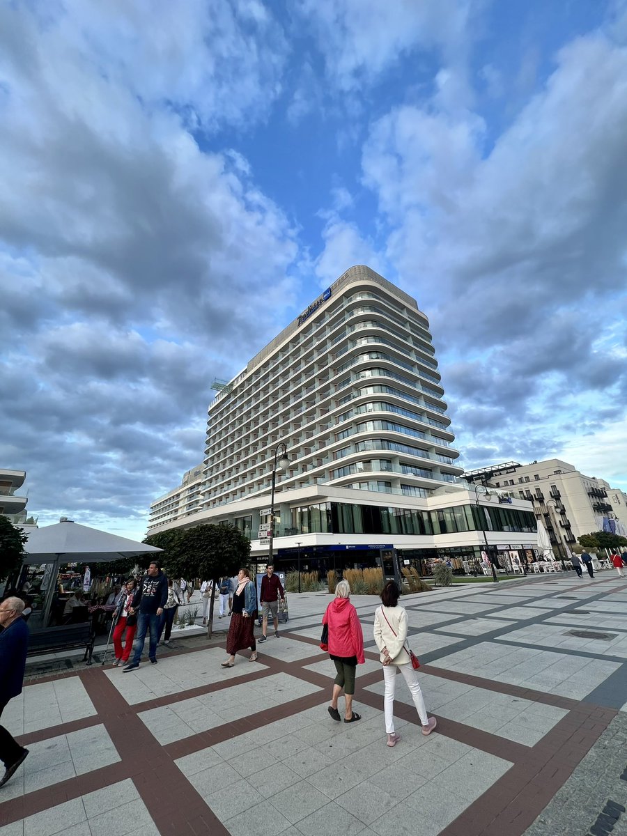 profmgilbert's tweet photo. In Poland attending my first overseas conference since 2019. Some thought provoking talks in the structural optimization sessions, and enjoyed the f2f discussions that followed my plenary talk earlier today. #CMM2022 #SOLMECH2022 https://t.co/rGGXak2rs1