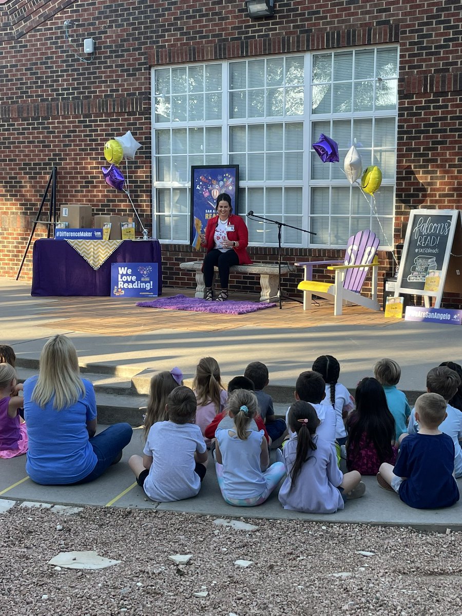 Thank you <a href="/raelyeself/">raelye self</a> for coming and reading with our kindergartners for #SanAngeloReads <a href="/SanAngeloISD/">San Angelo ISD</a> <a href="/Mrs_Marshall5/">Marie Marshall</a> <a href="/kaysantarita/">Kay Scott</a> #Falconsread