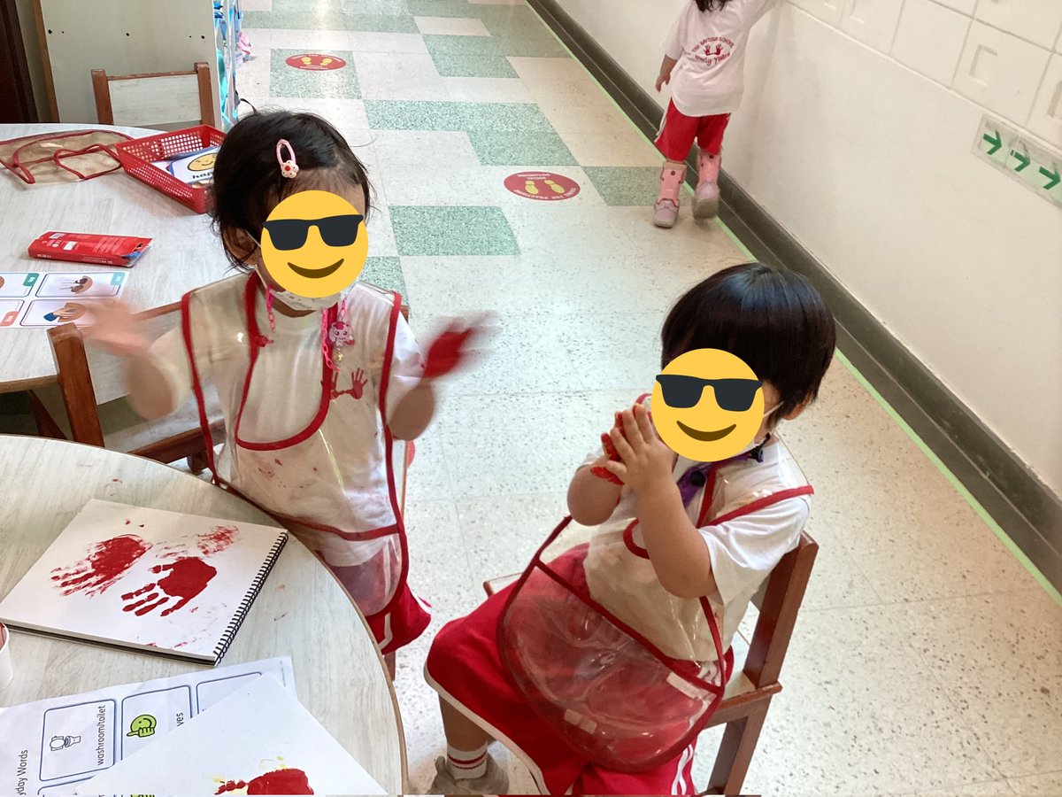 EalTbs's tweet photo. If you’re happy and you know it clap your hands… 👏
Our young #ELLs have embarked on their journey to learn all about body percussion with a coordinated ‘clap’ and a very colourful ‘tap’.
#visuallearners #learningnewwords #EYFS https://t.co/2PoCYXRVnb