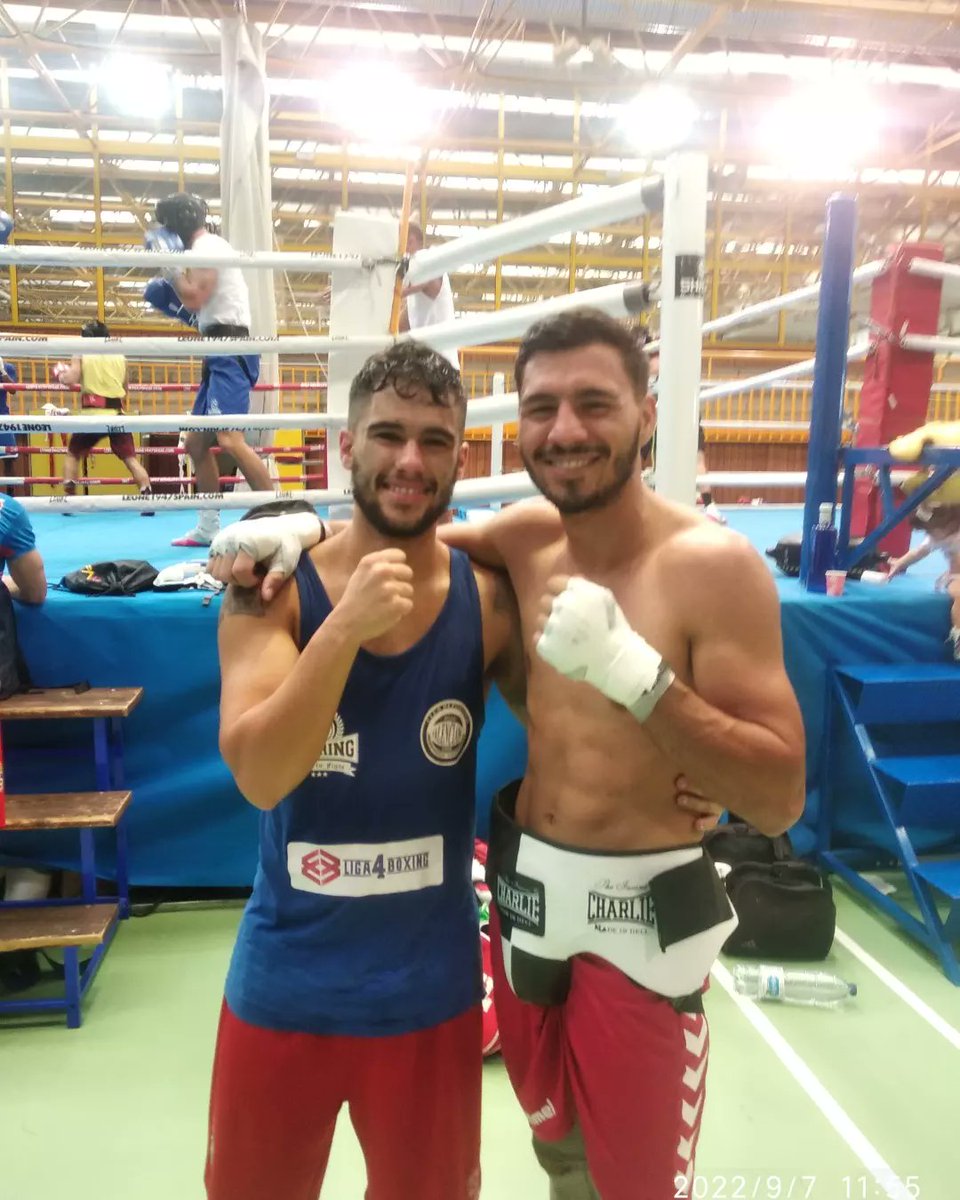 IRUTEAM's tweet image. Buena mañana de sparring con grandes figuras del boxeo español y francés en el C.A.R de Madrid.
Preparación de johsua "el gallito" para el día 1 de octubre en Granada.