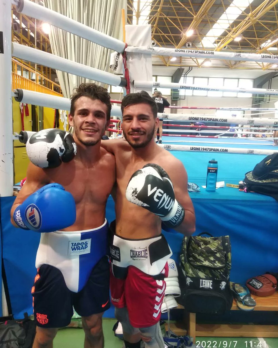 IRUTEAM's tweet image. Buena mañana de sparring con grandes figuras del boxeo español y francés en el C.A.R de Madrid.
Preparación de johsua "el gallito" para el día 1 de octubre en Granada.