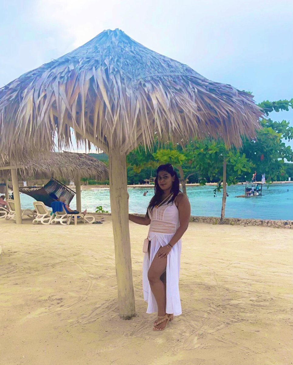 breana_amika's tweet photo. One love 🏝
#palmtrees #clearbeaches #onelove #islandlife #jamaica #travelwithme https://t.co/H76Gt1RMzf