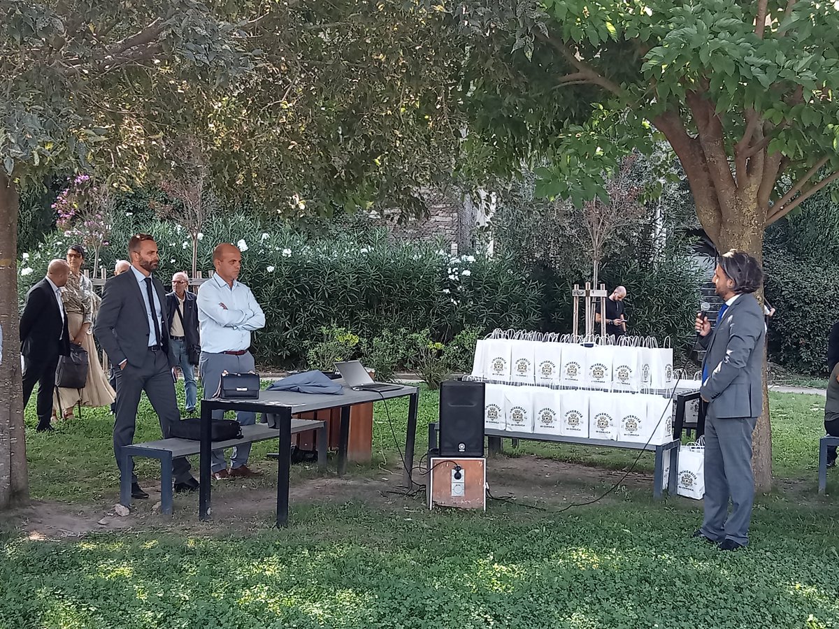 accorse's tweet photo. Cet après-midi, le recteur Jean-Philippe Agresti a assisté à la cérémonie de l'@InspeCorsica qui a mis à l'honneur les 81 lauréats, fonctionnaires stagiaires de l'@accorse. Un moment de convivialité à la suite de leur réussite au concours d'enseignant (1er et 2nd degré). https://t.co/IYF0TskLIg