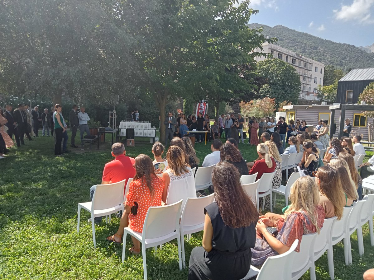 accorse's tweet photo. Cet après-midi, le recteur Jean-Philippe Agresti a assisté à la cérémonie de l'@InspeCorsica qui a mis à l'honneur les 81 lauréats, fonctionnaires stagiaires de l'@accorse. Un moment de convivialité à la suite de leur réussite au concours d'enseignant (1er et 2nd degré). https://t.co/IYF0TskLIg
