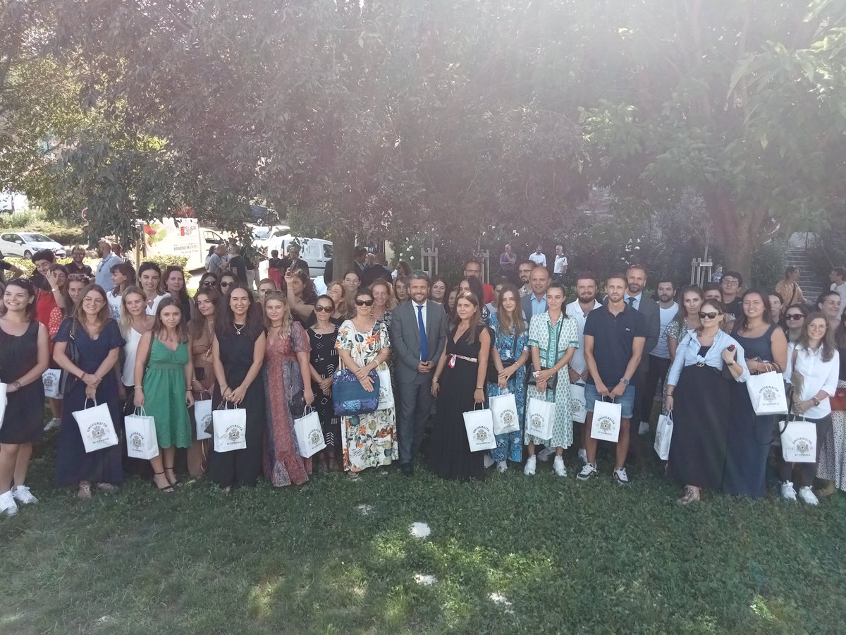 accorse's tweet photo. Cet après-midi, le recteur Jean-Philippe Agresti a assisté à la cérémonie de l'@InspeCorsica qui a mis à l'honneur les 81 lauréats, fonctionnaires stagiaires de l'@accorse. Un moment de convivialité à la suite de leur réussite au concours d'enseignant (1er et 2nd degré). https://t.co/IYF0TskLIg
