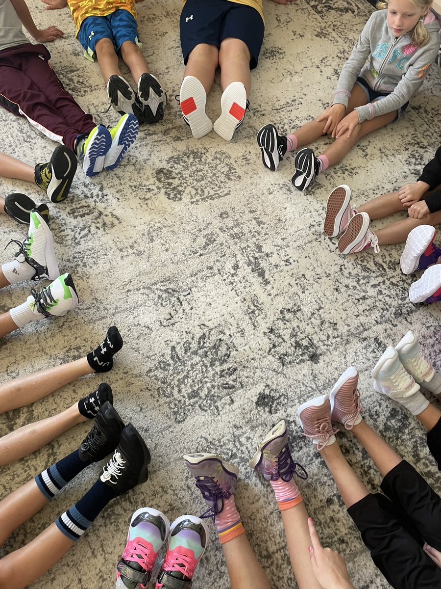 MrsKovari's tweet photo. Starting our morning with a compliment circle! #redhawknation https://t.co/5rj5V2Sp1I
