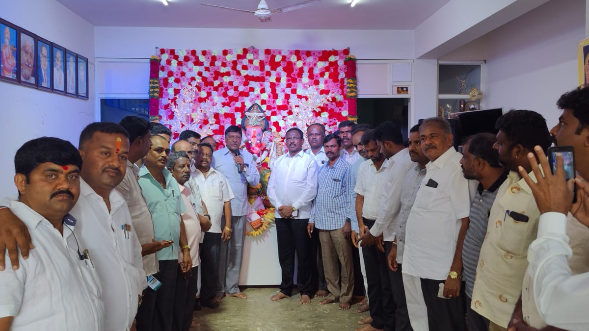 Rmanjunath_mla's tweet photo. #ವಿದ್ಯುತ್_ಗುತ್ತಿಗೆದಾರರ_ಸಂಘ_ಗಣೇಶೋತ್ಸವ
ದಾಸರಹಳ್ಳಿ ವಿಧಾನಸಭಾ ಕ್ಷೇತ್ರದ ಕರ್ನಾಟಕ ರಾಜ್ಯ ಅನುಮತಿ ಪಡೆದ ವಿದ್ಯುತ್ ಗುತ್ತಿಗೆದಾರರ ಸಂಘ ಚಿಕ್ಕಬಾಣವಾರ ಕಚೇರಿಯಲ್ಲಿ ಆಯೋಜಿಸಿದ್ದ ಗಣೇಶೋತ್ಸವ ಕಾರ್ಯಕ್ರಮದಲ್ಲಿ ಭಾಗಿಯಾದ ಸಂದರ್ಭ.
#chikkabanavara #electricityboard #dasarahalli #ganeshotsava #bengaluru #rmanjunathmla https://t.co/0D0XGllJR1