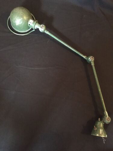 Cab_Curiosite's tweet photo. Parce qu'il faut toujours être éclairé 
Lampe vintage Jieldé aux enchères ici : 
https://t.co/SmtCisrpCW 
#deco #decor #vintage #decoration #industrielle #lampe #jieldé https://t.co/9gdBHQdeMJ