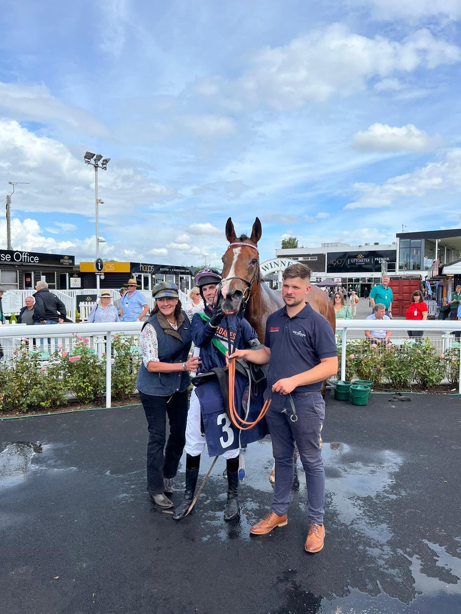 De Barley Basket and Kielan make it 3 wins this Season after a stylish victory @uttoxeterraces, giving one of his lovely owners Mrs SNJ Embiricos an early birthday present. 

We wish her a very happy birthday for this weekend 🎈 

#benpaulingracing #fitzdares