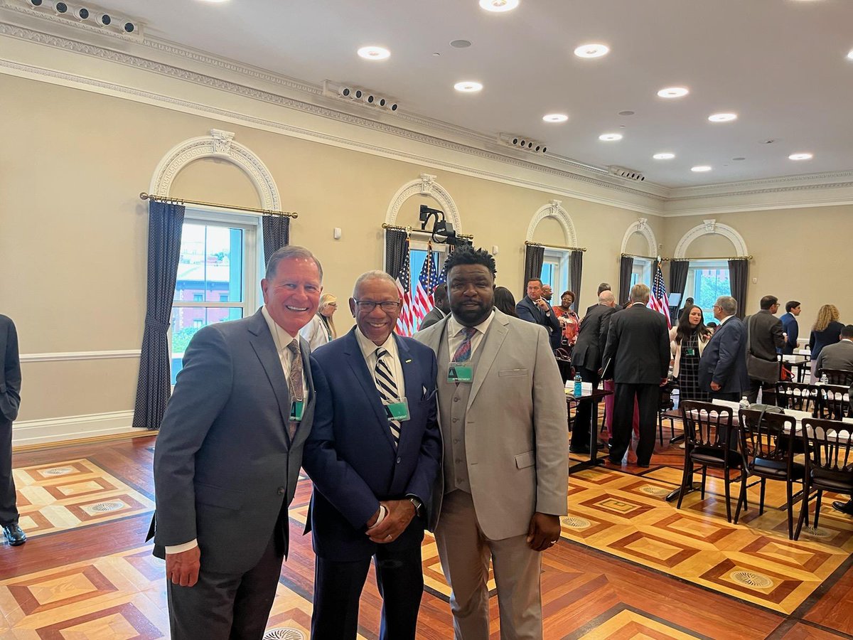 Lorain Mayor Jack Bradley, Dayton <a href="/MayorMims/">Mayor Jeffrey J. Mims, Jr.</a>, and <a href="/YtownTitoBrown/">Tito Brown</a> are at the White House today for Communities in Action: Building a Better Ohio.