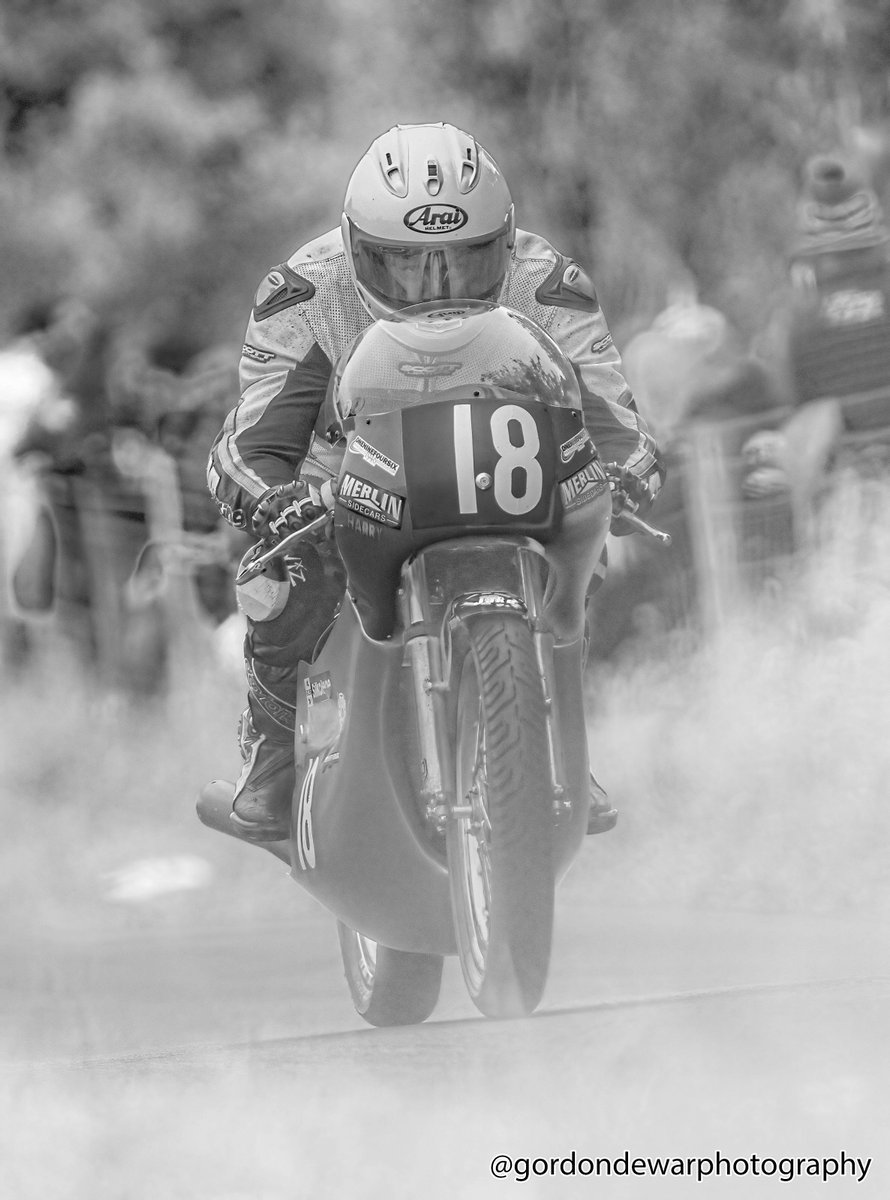 biggman01's tweet photo. Classic @Vicallan18 @barrydavidson3  @Ianlougher @ArmoyRoadRaces https://t.co/xKQHnRPIA7