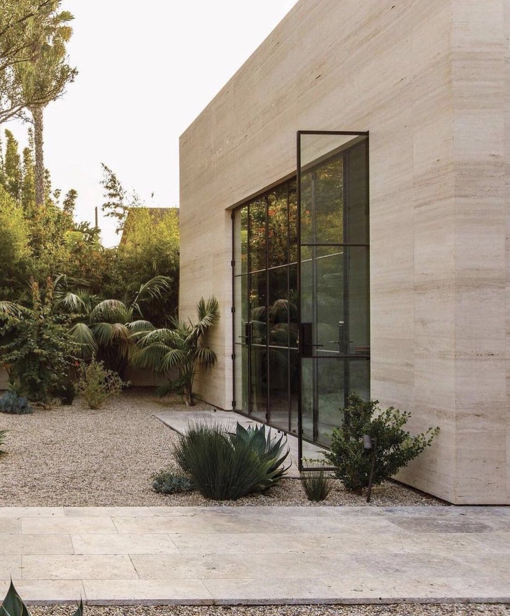 Architect_mb's tweet photo. منزل من دور ارضي فقط .. 

جميل الامتداد الافقي والتلاعب بالغاطس والبارز لخلق المداخل والممرات . https://t.co/oYBkbWeESM