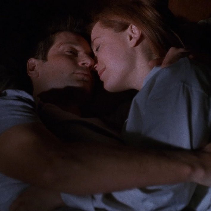 moiraiinesedai's tweet photo. y’all trying to get through season 9 was rough, but it was so worth it just to see mulder and scully together again like this 😩 #TheXFiles #TheTruthII https://t.co/zwEkUgTLw4