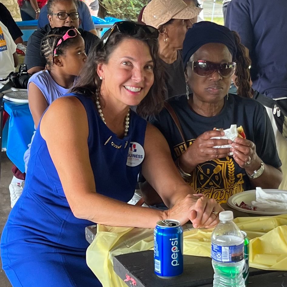 DEAuditor2's tweet photo. Wonderful to see the looks on faces when people meet me, there State auditor! #fokm #netde https://t.co/ye7IQktJBS