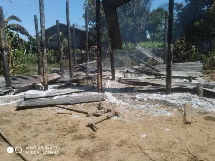 cassiakhin's tweet photo. All the local residents from TharYarKone village, Shwegu tsp had to flee what with the arson attack of military armed forces on the civilian houses.  #2022Sept7Coup #UN_ProveYourExistence4Justice #WhatsHappeningInMyanmar https://t.co/1WLNgs6Sp2