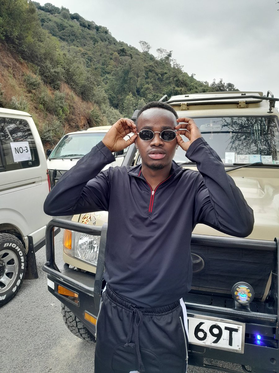 iamalekiprince's tweet photo. Party boy, but I don’t get high on substances that damage the liver, except the one that gives me liver. 

#AlekiPrince #Alekize #MtotoWaMumbe #BlessedbeGod #AsifiweBwana #AsifiweSana https://t.co/kzpJA8EXlI