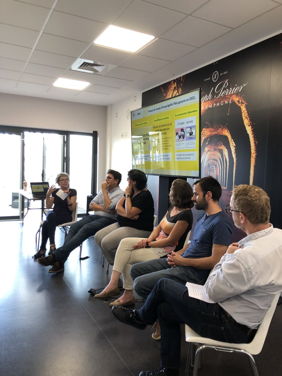 ESR_SNI's tweet photo. Table ronde @foiredechalons avec Stéphanie Salmon et Philippe Regnault du #LMR et Maxime Donck de l’@universitereims, Carole Obers de l’@Onisep, Mathieu Arbogast du @CNRS, Noëmie Lozac’h Vilain de @Accustica et @karine_bonne du #CIDFF de la Marne https://t.co/j2iGPlqWgw