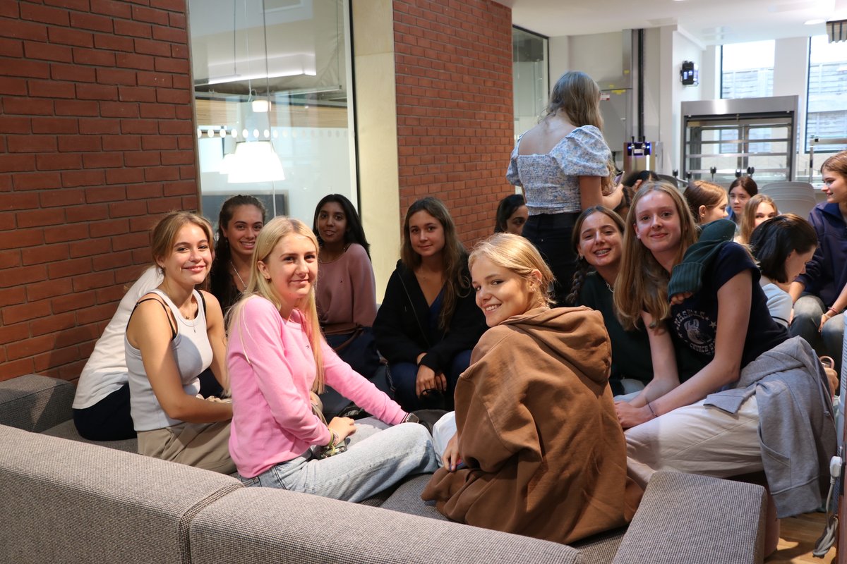 WimbledonHigh's tweet photo. 🤩✨What a first day back - wonderful to see that our students are already settling into their new spaces!
@Sixth_WHS @Head_WHS @gdst #BackToSchool #ExHumWHS #WhereGirlsLearnWithoutLimits https://t.co/obhp1qG3v4