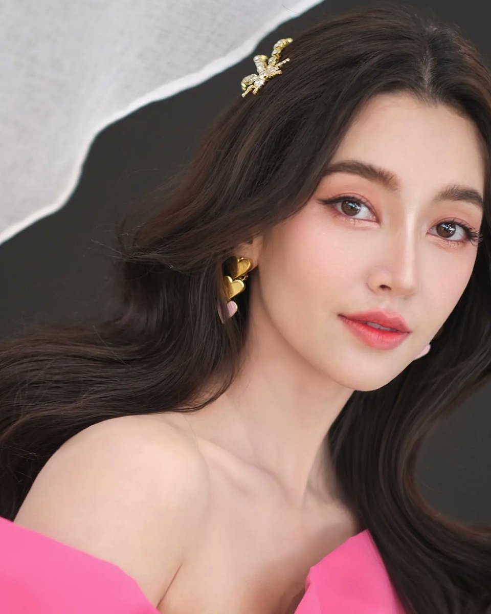 PzaapBelzaa's tweet photo. Repost: pom_vinij 
——
ลูกเบลสวยมาก #เบลล่าราณี #bellacampen hair by #alexandul style by #noom_num #ployyyyy ผู้ช่วยแต่งหน้า #bas17881 foto by ME https://t.co/2rTBurVWuO