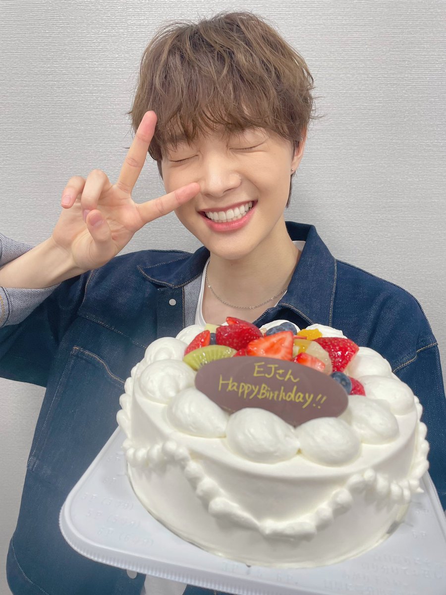 _hellonekochan_'s tweet photo. ⋆⸜  𝗛𝗮𝗽𝗽𝘆𝗕𝗶𝗿𝘁𝗵𝗱𝗮𝘆  ⸝⋆

＿＿𝘐 𝘩𝘰𝘱𝘦 𝘌𝘑 𝘸𝘪𝘭𝘭 𝘣𝘦 𝘢𝘣𝘭𝘦 𝘵𝘰 𝘮𝘦𝘦𝘵 𝘭𝘰𝘵𝘴 𝘰𝘧 𝘩𝘢𝘱𝘱𝘪𝘯𝘦𝘴𝘴 𝘵𝘩𝘪𝘴 𝘺𝘦𝘢𝘳.

 #HappyBirthdayEJ #HAPPY_EJ_DAY #SmileyBoyEJDay
#치유미소_변의주_생일축하해 https://t.co/OcBuHtDM0U