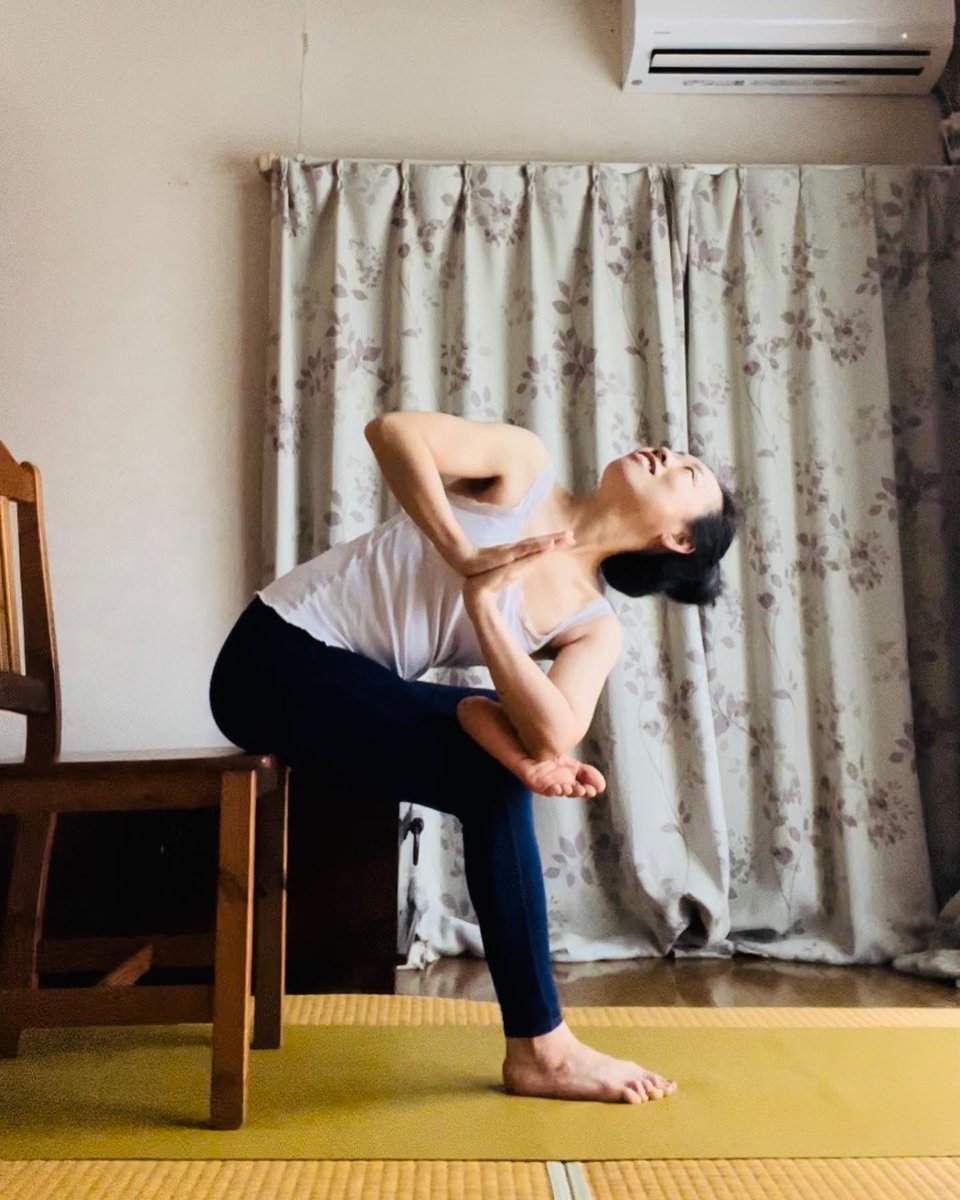 REDDRAGONCIRCLE's tweet photo. 2022.9.7
チェアヨガ5日目
Do be strict with love ❤️
Sometimes we need to do so
#チャレンジアサナ
#チェアヨガ
#椅子ヨガ
#ワナカムヨガスクール
#621
#bestrict
#withlove https://t.co/yzSn4Rq5ec