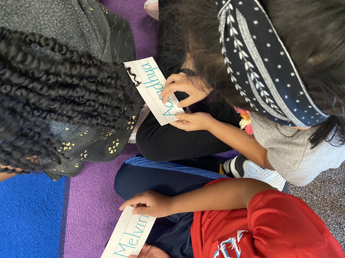 WeinkeLara's tweet image. Comparing names with our shoulder partners. #kindervibes @HospElementary