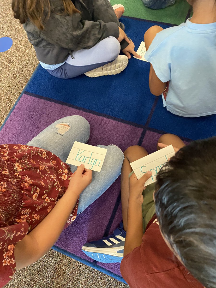 WeinkeLara's tweet image. Comparing names with our shoulder partners. #kindervibes @HospElementary