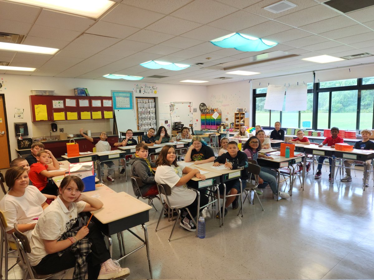 PWintermediate's tweet photo. Happy first day to our Pinewood friends! We are so excited to start the year with you all! #pinewoodproud #mohonproud https://t.co/MW0WQufhvp