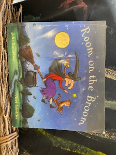 wooltonprimary's tweet image. 1BM found some mystery items in class this afternoon. We worked out that they were from Room on the Broom! After reading the story we made our own witch and wizard hats. We might need them tomorrow! #WPSCreativity 🎨