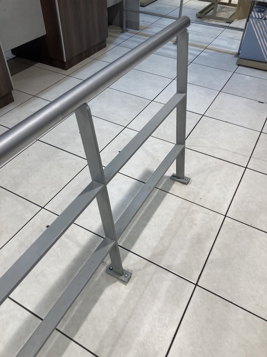 NatalieSkeepers's tweet photo. @EdgarsFashion  So you remove the cable ties and think that the hand rails are safe 😳shame on you Edgars …if anyone gets hurt it’s in you (was promised the rails will be fixed) . Still nothing https://t.co/jgNxaMYCoX