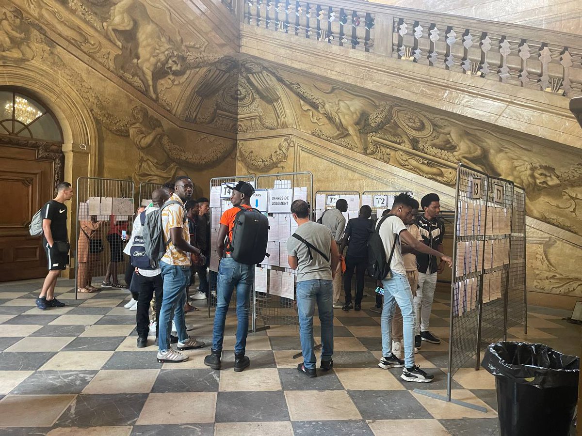 RenaudPayre's tweet photo. Rentrée coûteuse pour les étudiant.e.s et les jeunes, le #logement étant la première préoccupation.
Le CLLAJ, la Ville de Lyon et la Métropole ont organisé le salon logement pour les jeunes.
L’occasion de rencontrer tous les acteurs mobilisés pour trouver des solutions. https://t.co/aajOWZoBrE