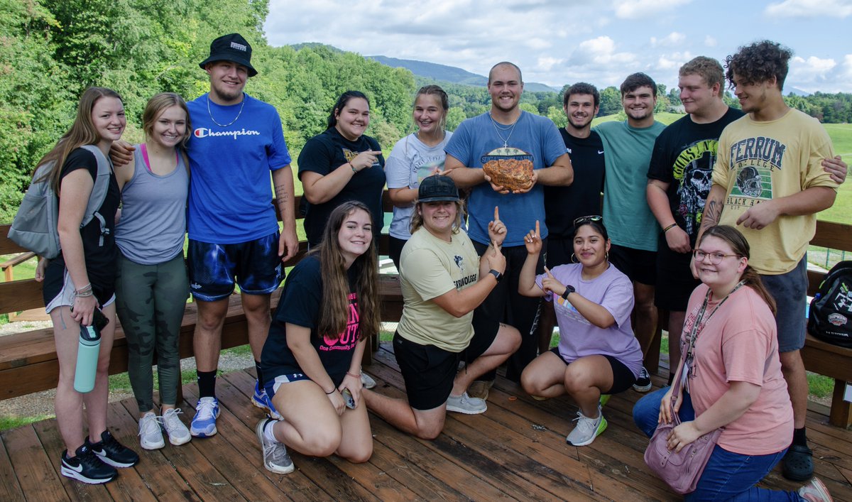 FerrumCollege's tweet photo. New incoming #FerrumCollege students joined faculty, staff, and members of #FerrumForward for a day of service around the Ferrum community.
See photos at https://t.co/AF7YZtsE5s.
📷: Faculty Emeritus of Biology and Agriculture Bob Pohlad
#ForgedAsOne #NotSelfButOthers https://t.co/VcDSpjS6ZU