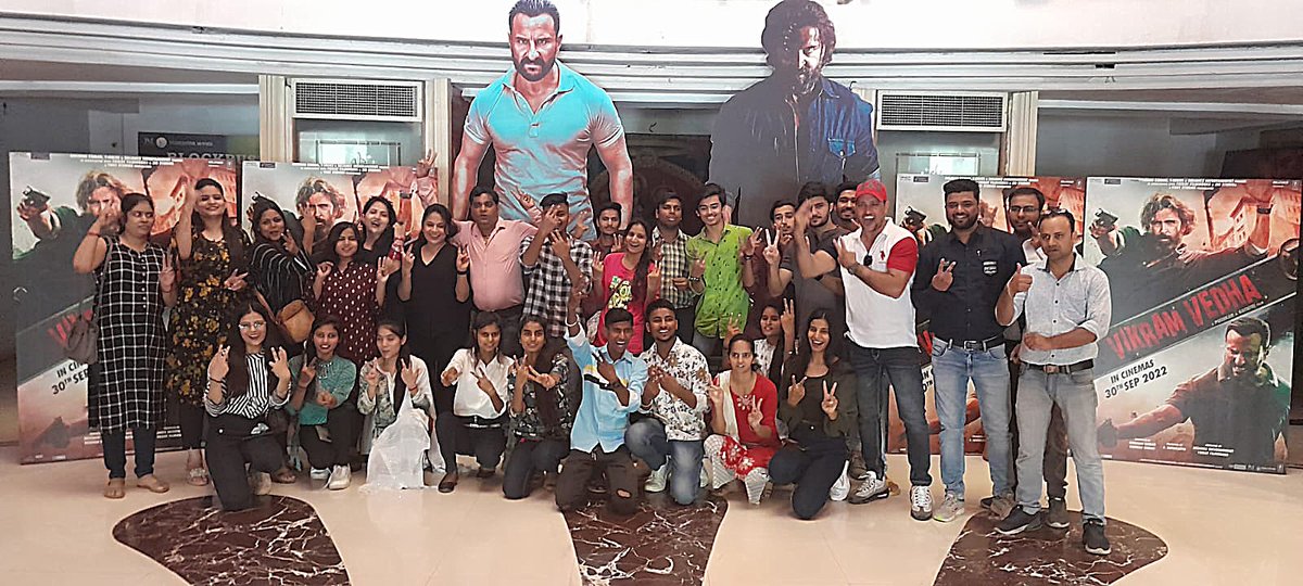 azadjung's tweet photo. #VikranVedha mass🔥🔥🔥
#HritikRoshan #VikramVedhaTrailer 
@hrithikroshan @RelianceEnt @TSeries @HrithikRules @radhikaofficial @iyogitabihani @azadjung #teamhrithik #hrithikians #hrithikworld #azadjung  #hrithikroshanfanclubjaipur #Hrithikroshanfanclubtonk https://t.co/VpuosQ6R1C