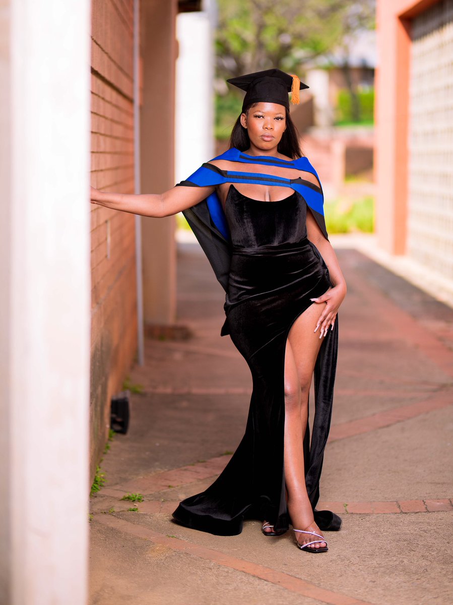 ingqephubysakh1's tweet photo. My sister graduated wearing our classic velvet dress ππ€ @NokuphilaKhany1
#dressedbysakhe #sakhe #upcomingfashiondesigner #ujgraduate #ujalumni #2020graduate https://t.co/x8OGd6Js3H