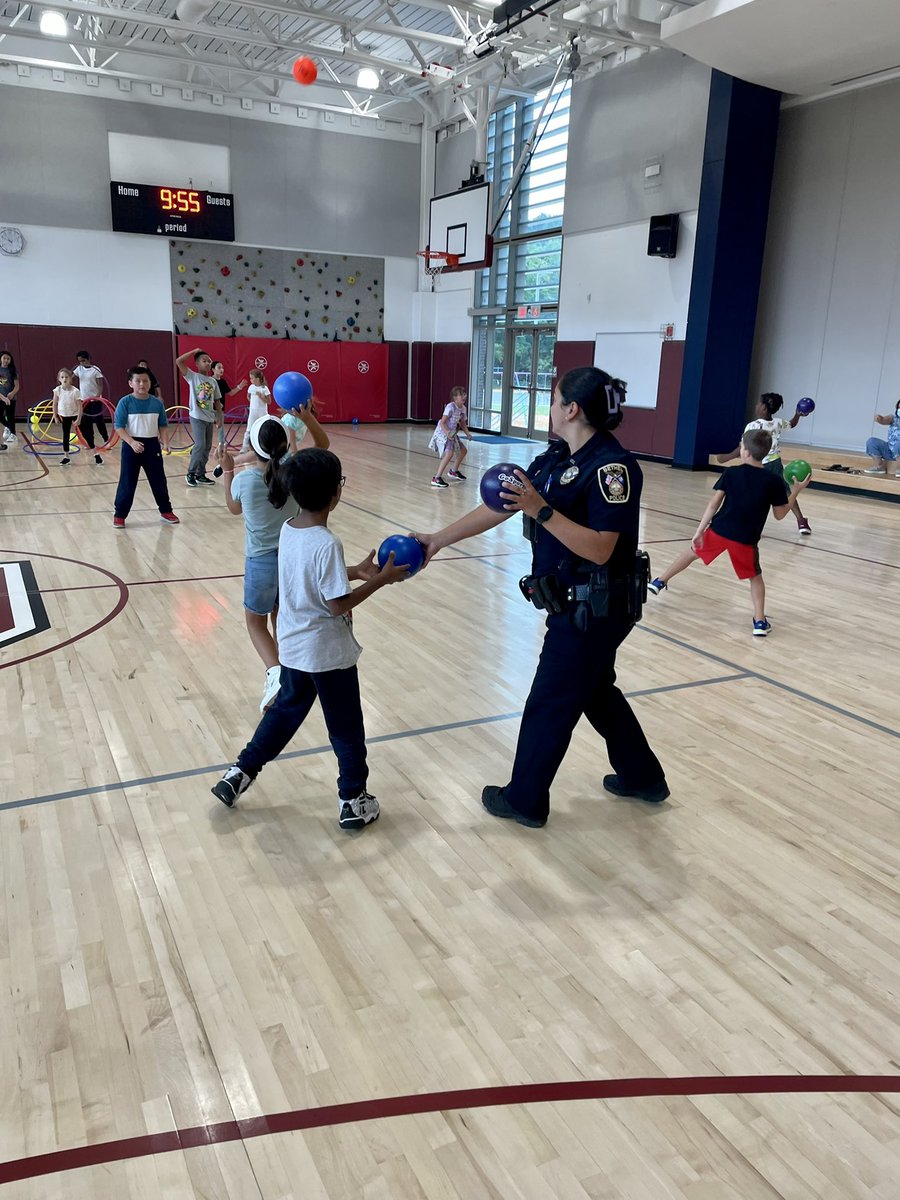 Our new SRO Officer B joined in the PE fun today! ❤️